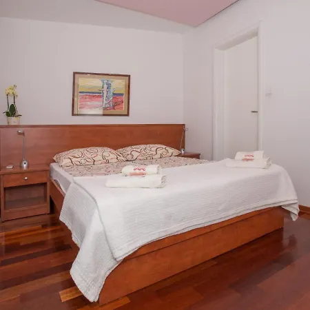 Апартаменти Marcela *